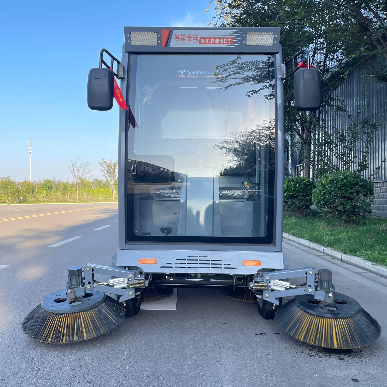 JD-S4CFour-Wheel Self-Dumping Pure Suction Sweeper - Image 3